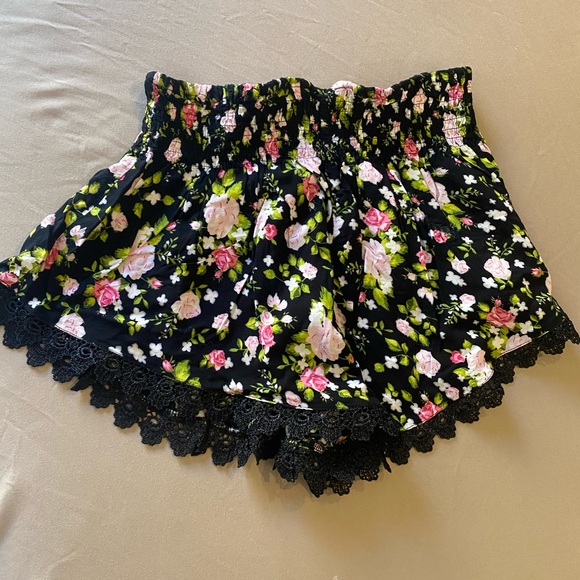 Floral shorts - Picture 2 of 3